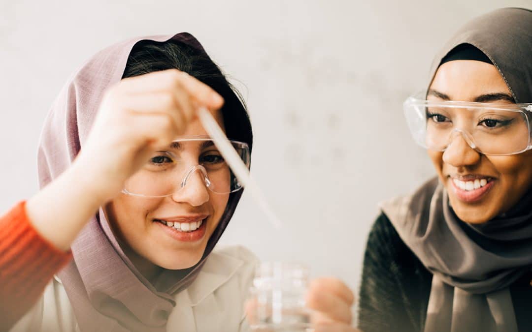 2 students working in lab